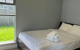 Cozy Retreat On Sandpiper Court - Room H With Share Bathroom