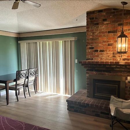 Cozy Retreat On Sandpiper Court - Room H With Share Bathroom 列治文 外观 照片