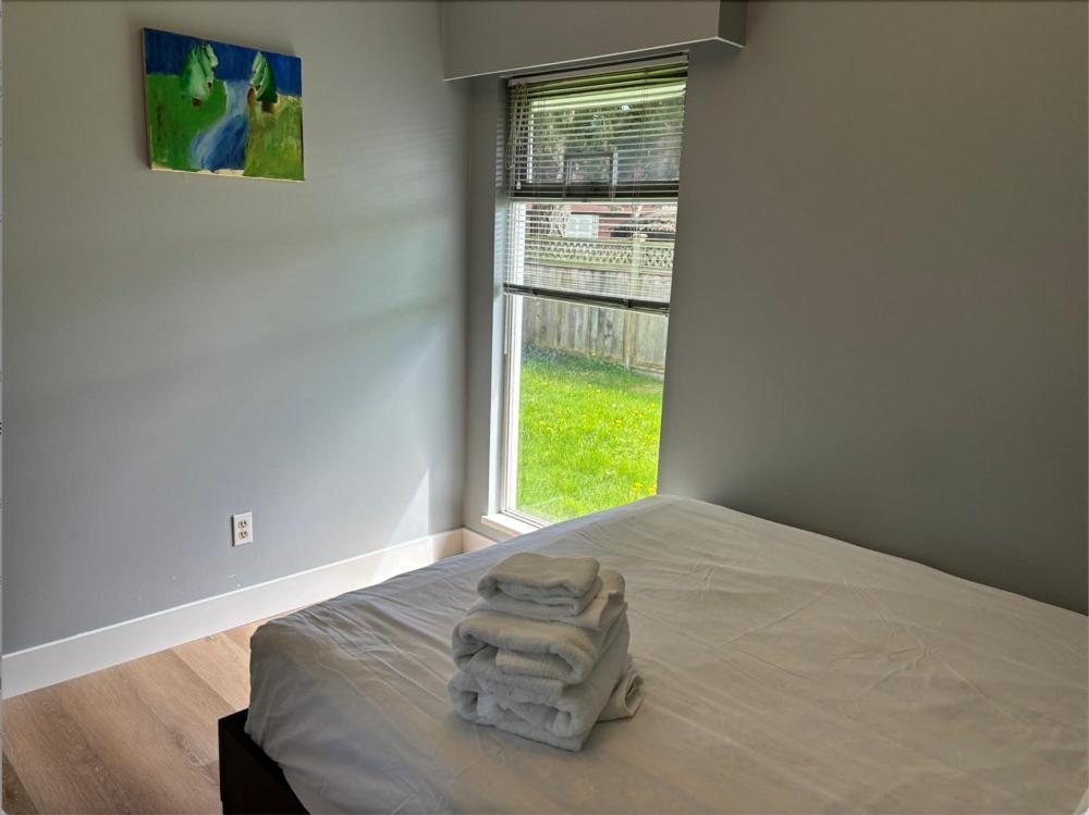 Cozy Retreat On Sandpiper Court - Room H With Share Bathroom 列治文 外观 照片