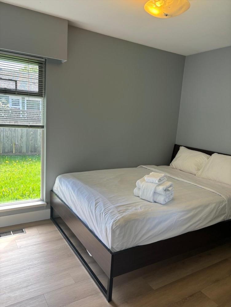 Cozy Retreat On Sandpiper Court - Room H With Share Bathroom 列治文 外观 照片