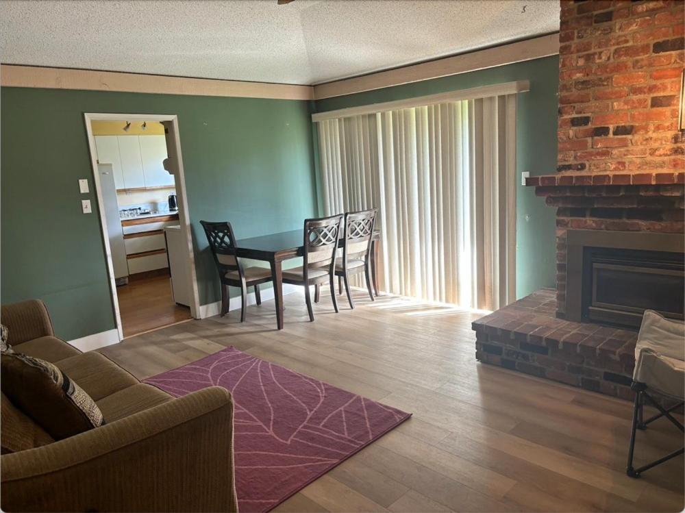 Cozy Retreat On Sandpiper Court - Room H With Share Bathroom 列治文 外观 照片