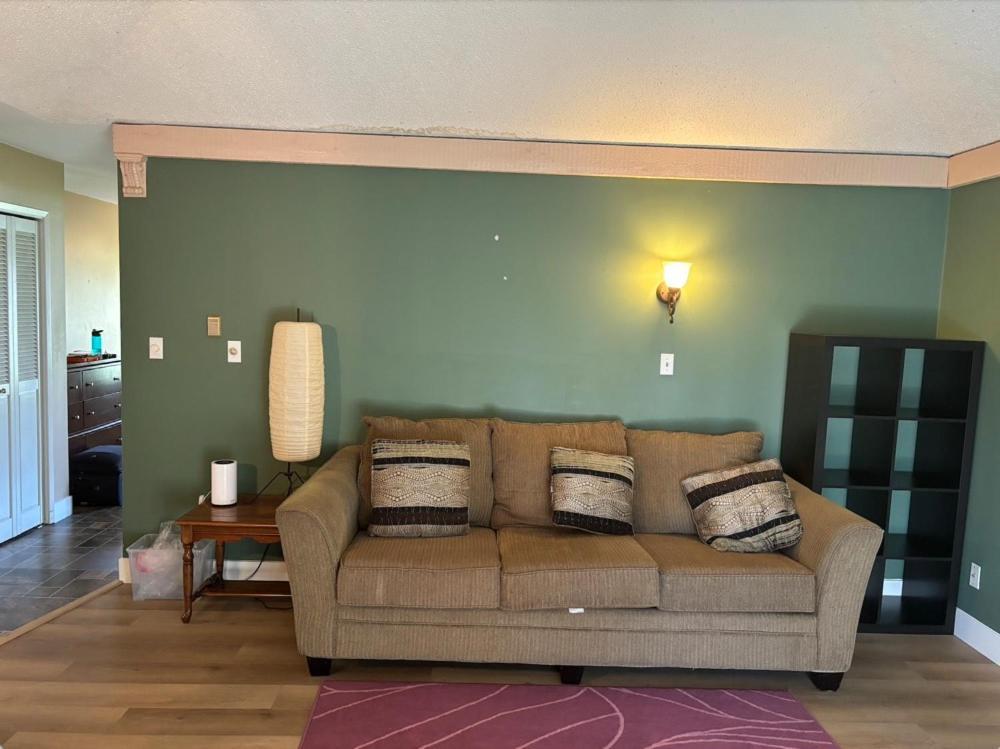 Cozy Retreat On Sandpiper Court - Room H With Share Bathroom 列治文 外观 照片