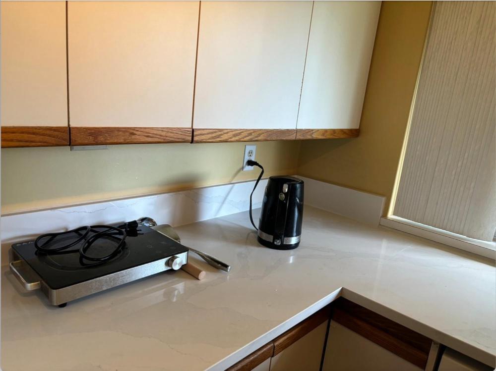 Cozy Retreat On Sandpiper Court - Room H With Share Bathroom 列治文 外观 照片