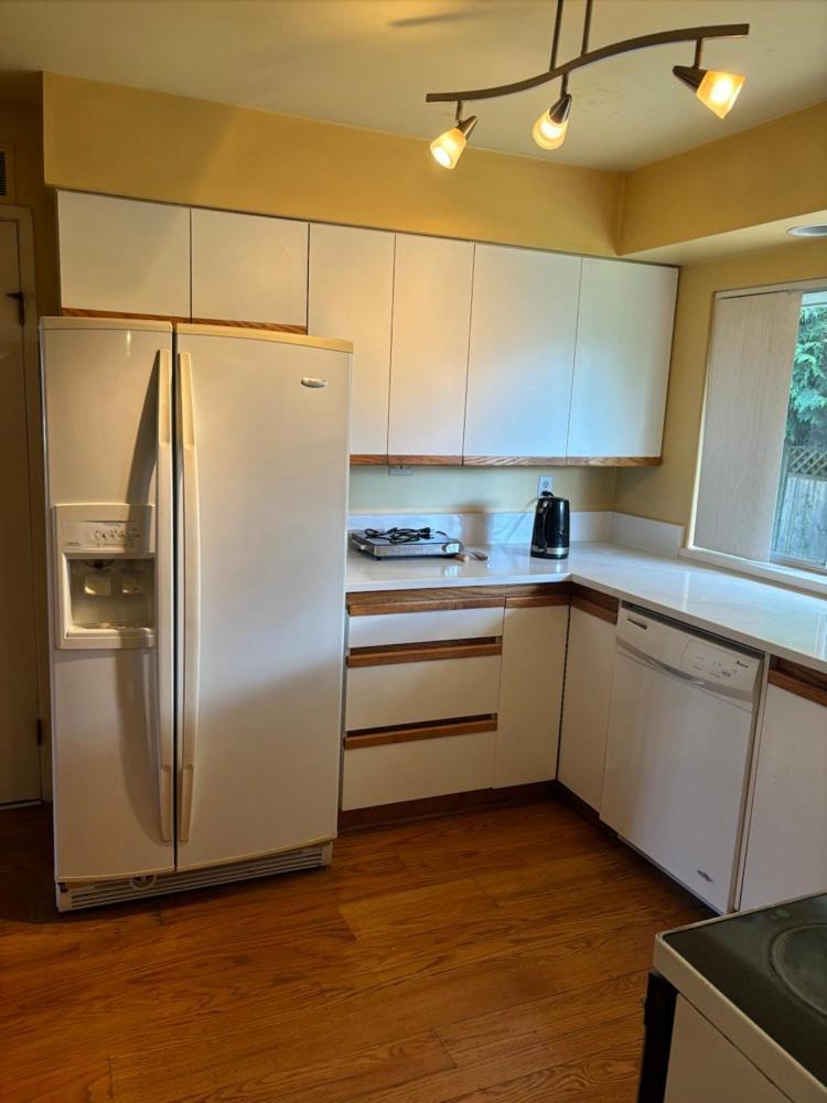 Cozy Retreat On Sandpiper Court - Room H With Share Bathroom 列治文 外观 照片