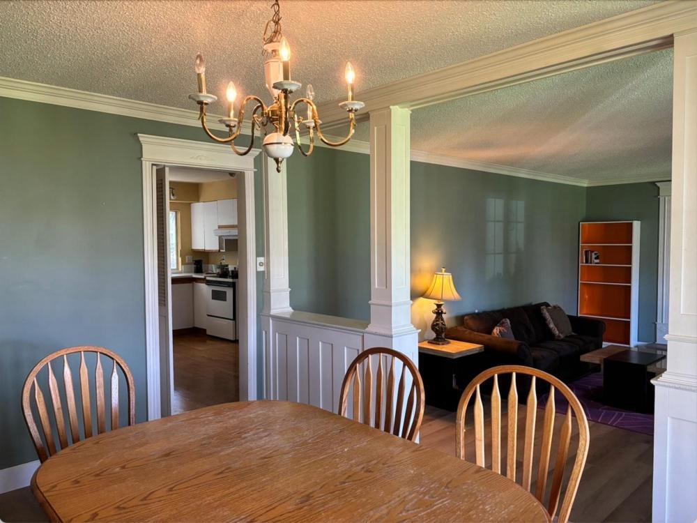 Cozy Retreat On Sandpiper Court - Room H With Share Bathroom 列治文 外观 照片